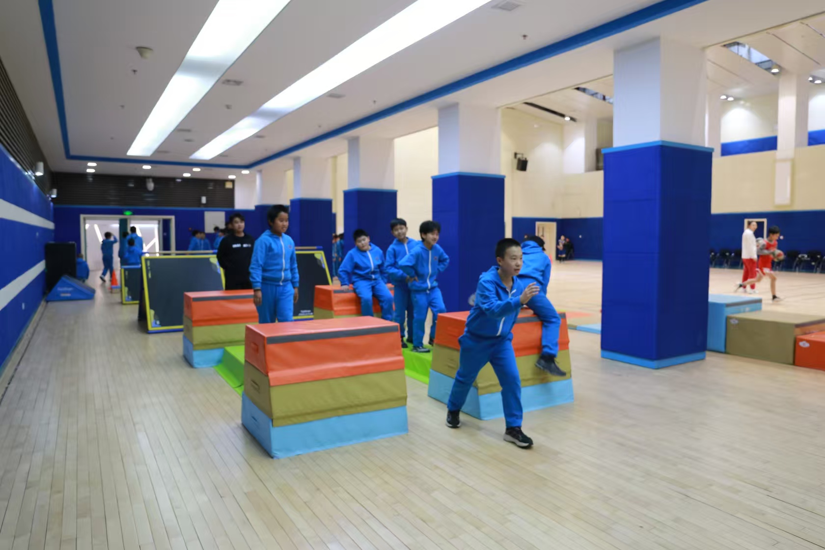 3003新葡官方网站体育跑酷器材进京“炫秀”