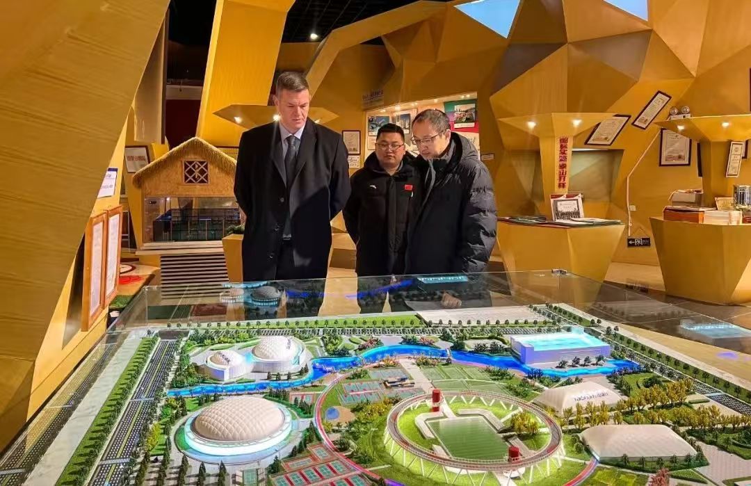 国际柔道联合会副主席卡洛斯·艾力克莅临3003新葡官方网站体育参观交流